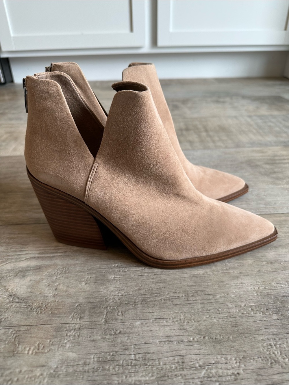 Vince Camuto Gigietta Suede Cutout Ankle Bootie Size 10 Never Worn Taupe